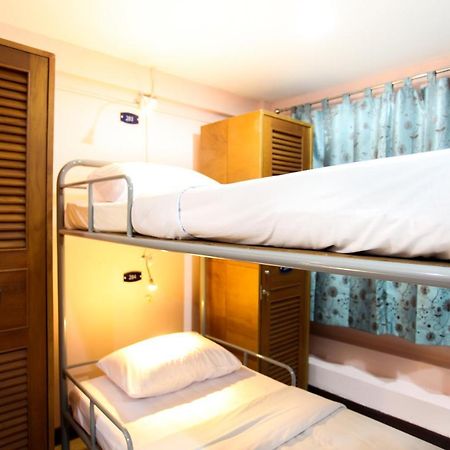 Hostel 8 Sukhumvit Soi 8 Bangkok Exteriör bild