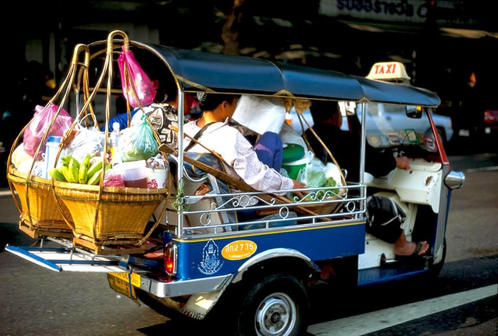 Hostel 8 Sukhumvit Soi 8 Bangkok Exteriör bild