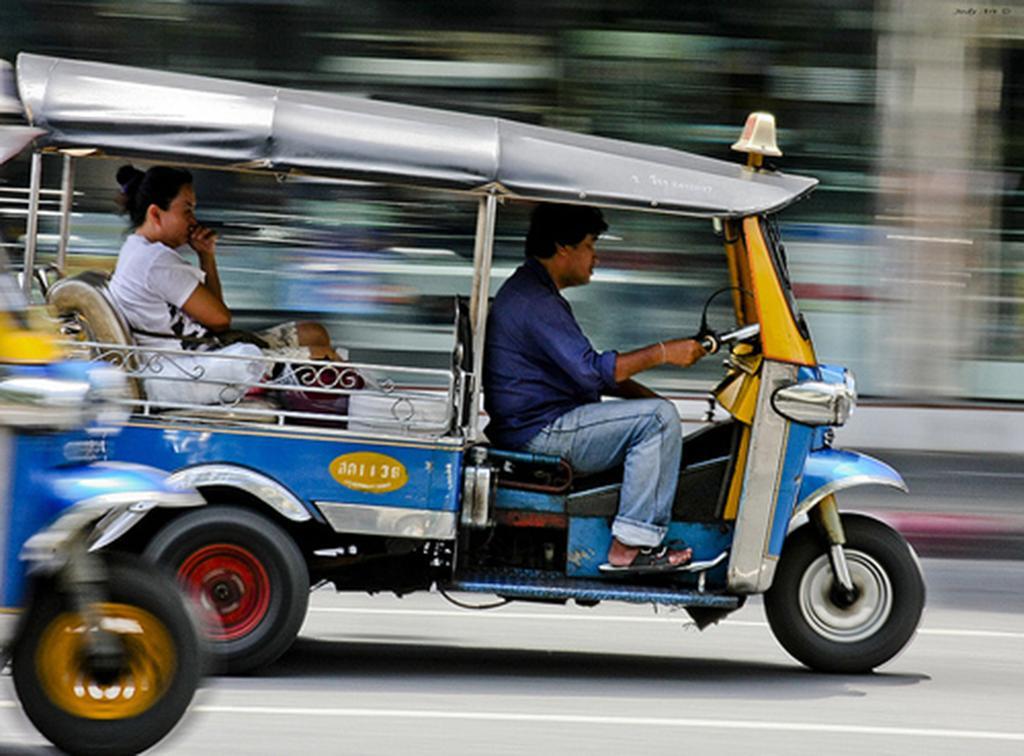 Hostel 8 Sukhumvit Soi 8 Bangkok Exteriör bild
