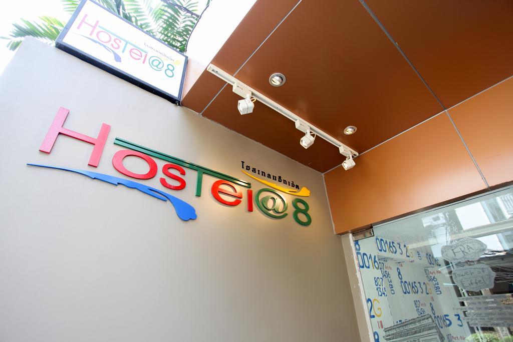 Hostel 8 Sukhumvit Soi 8 Bangkok Exteriör bild