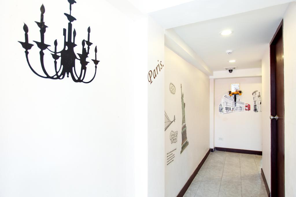 Hostel 8 Sukhumvit Soi 8 Bangkok Exteriör bild