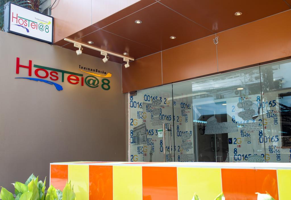 Hostel 8 Sukhumvit Soi 8 Bangkok Exteriör bild