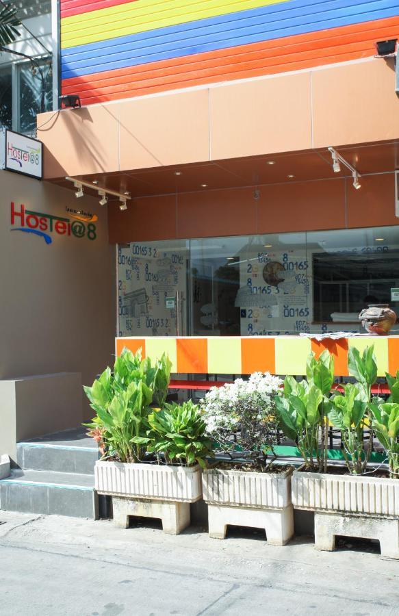 Hostel 8 Sukhumvit Soi 8 Bangkok Exteriör bild